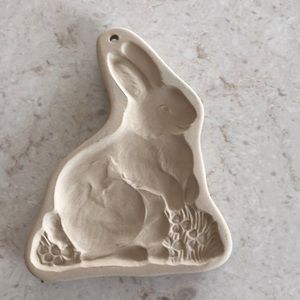 Brown Bag Cookie Mold wall hanging Bunny Rabbit Hill Design 2001 Stoneware